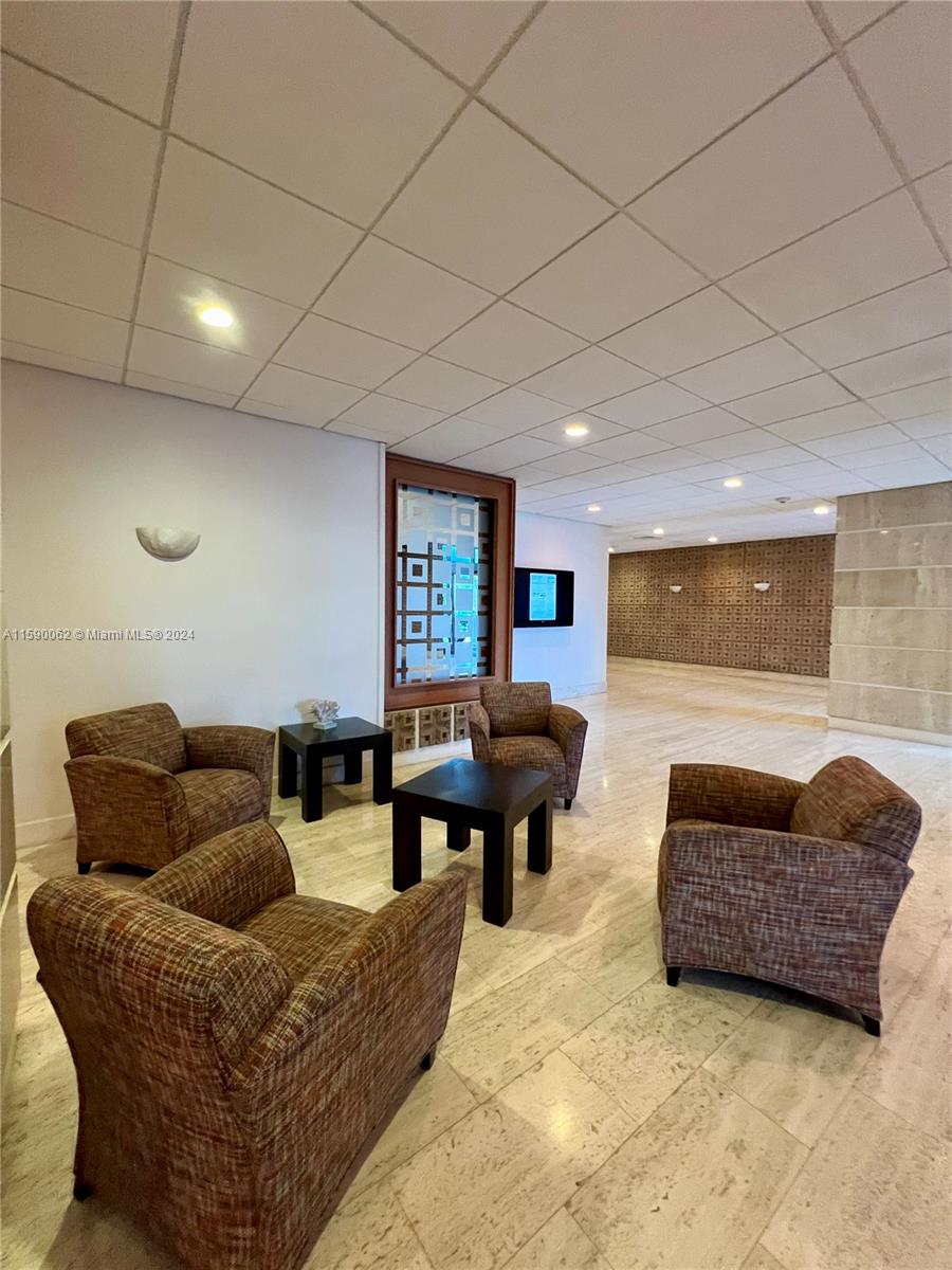 2899 Collins Ave # 905