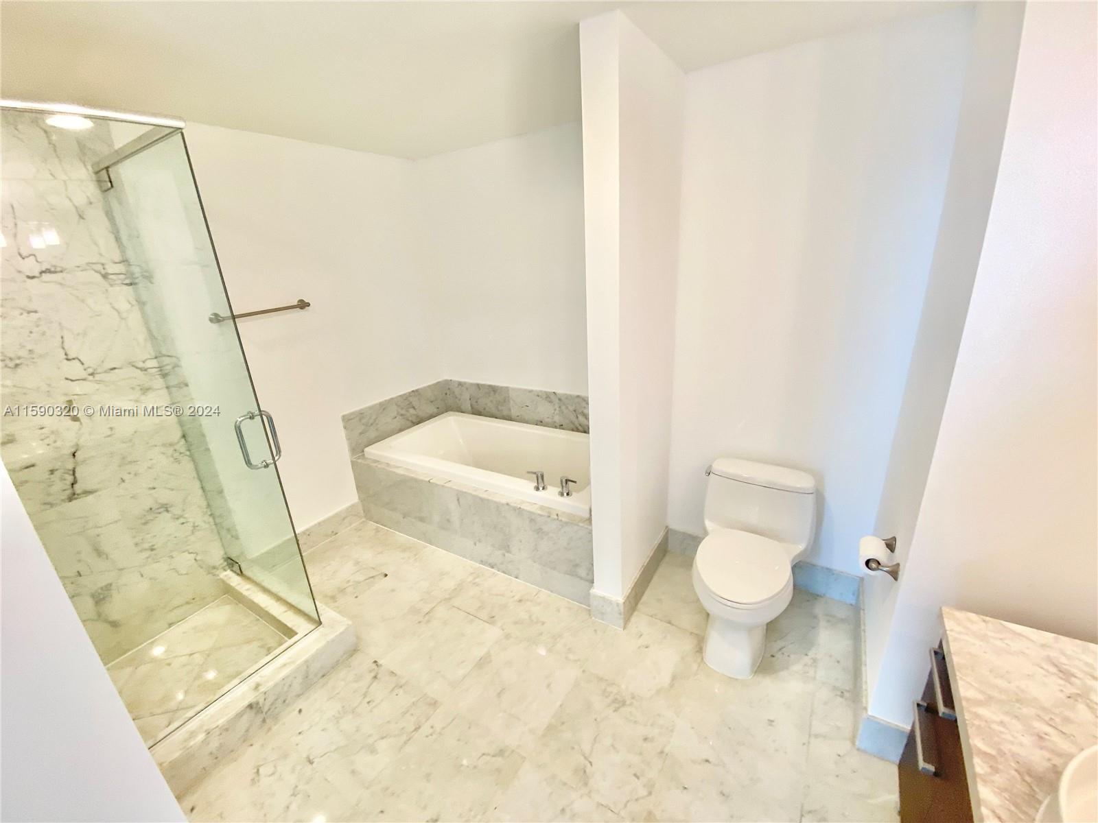 253 NE 2nd St # 1401