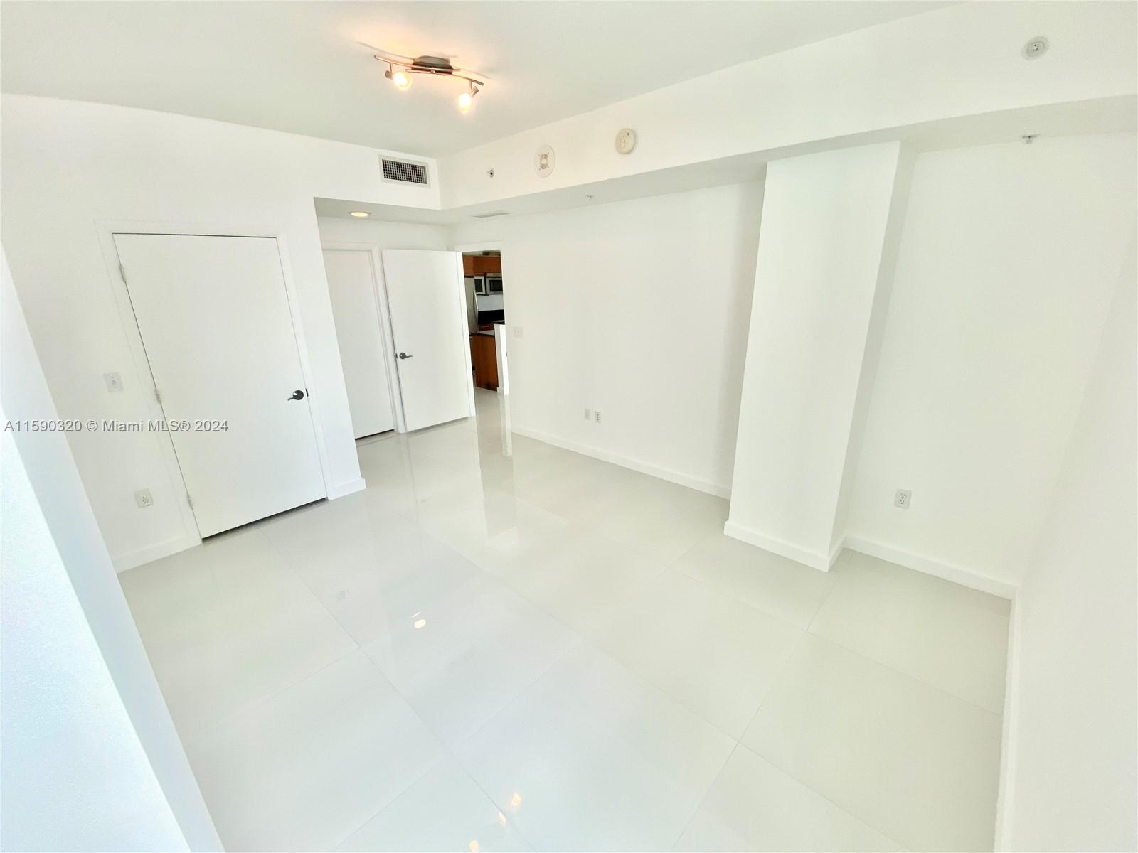 253 NE 2nd St # 1401