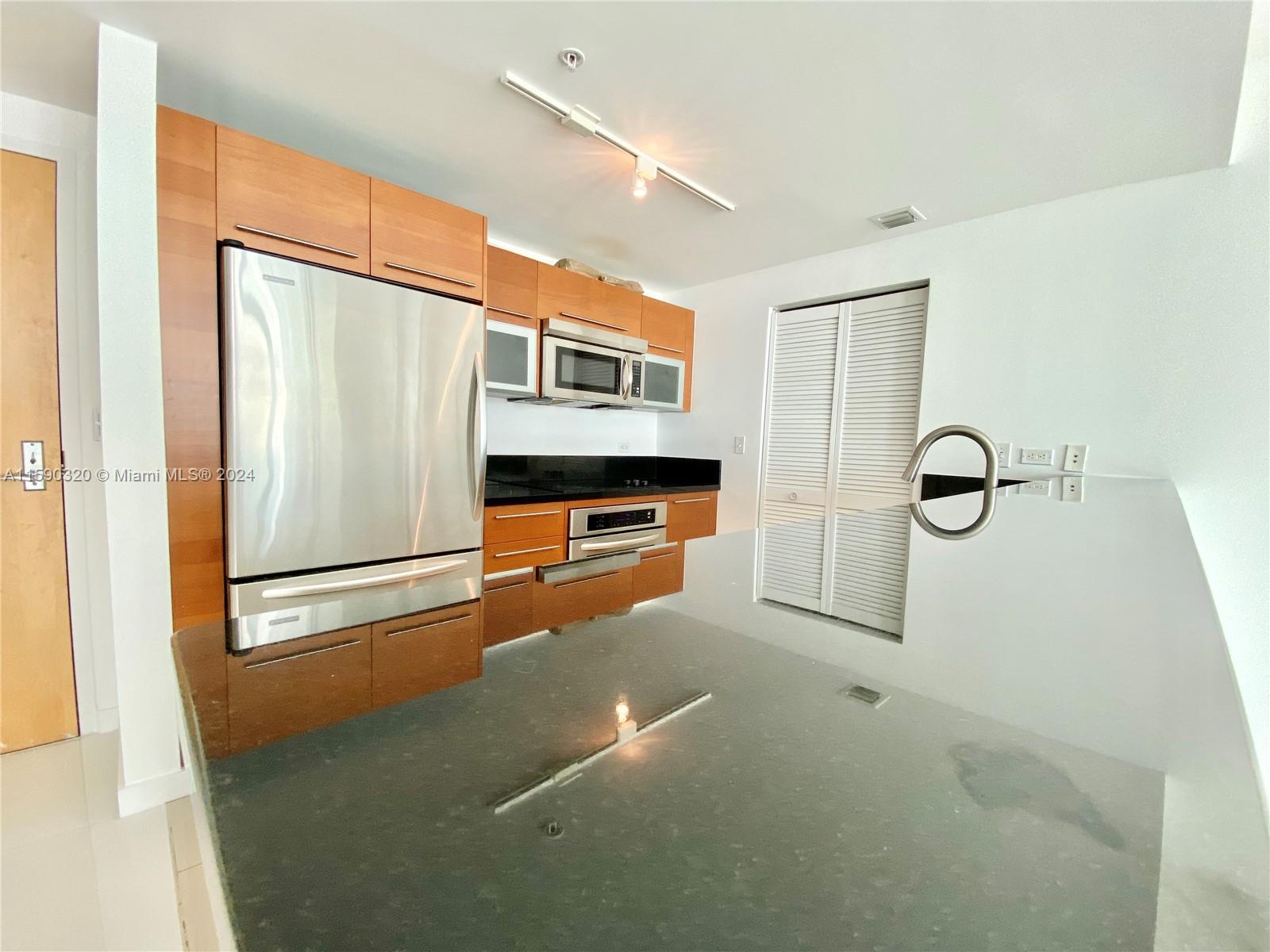 253 NE 2nd St # 1401