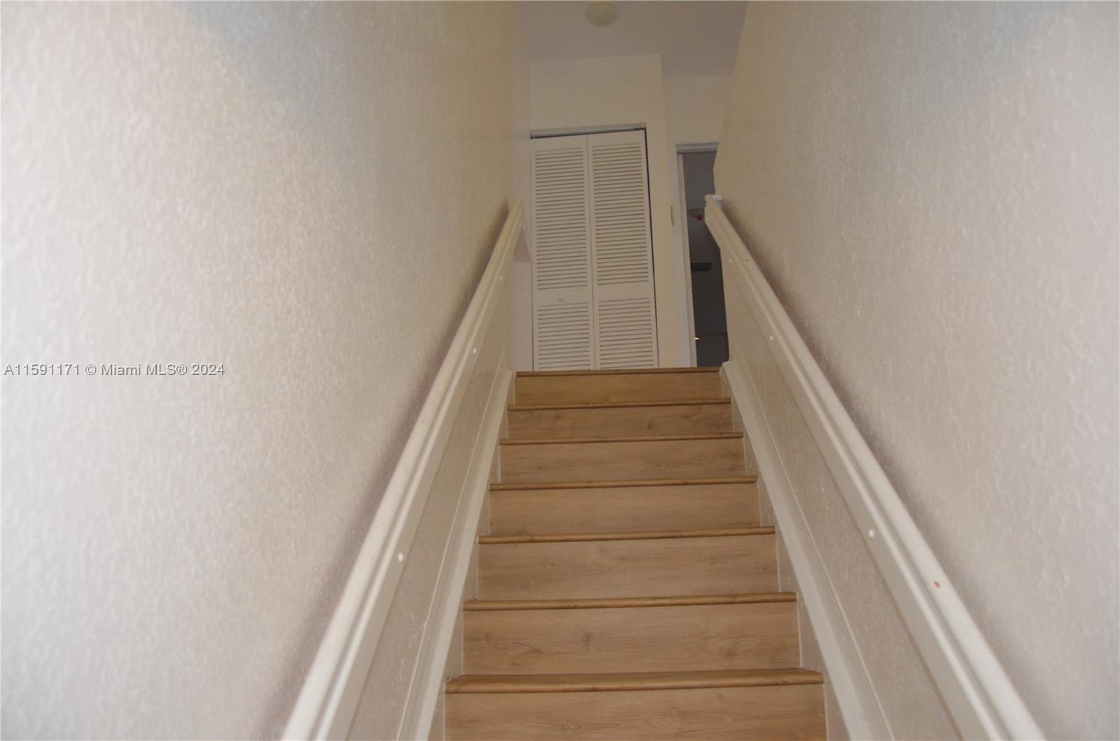 246 E 4th St # 1