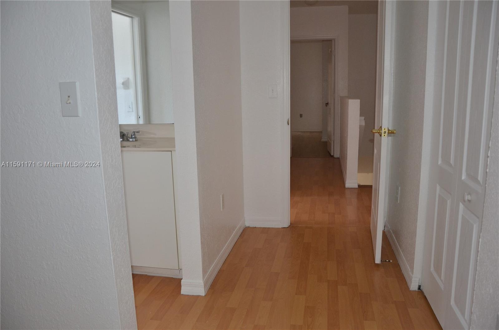 246 E 4th St # 1