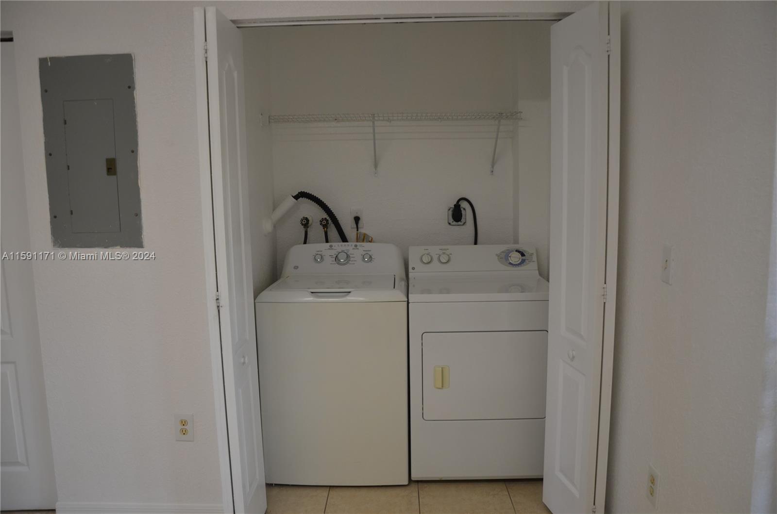 246 E 4th St # 1