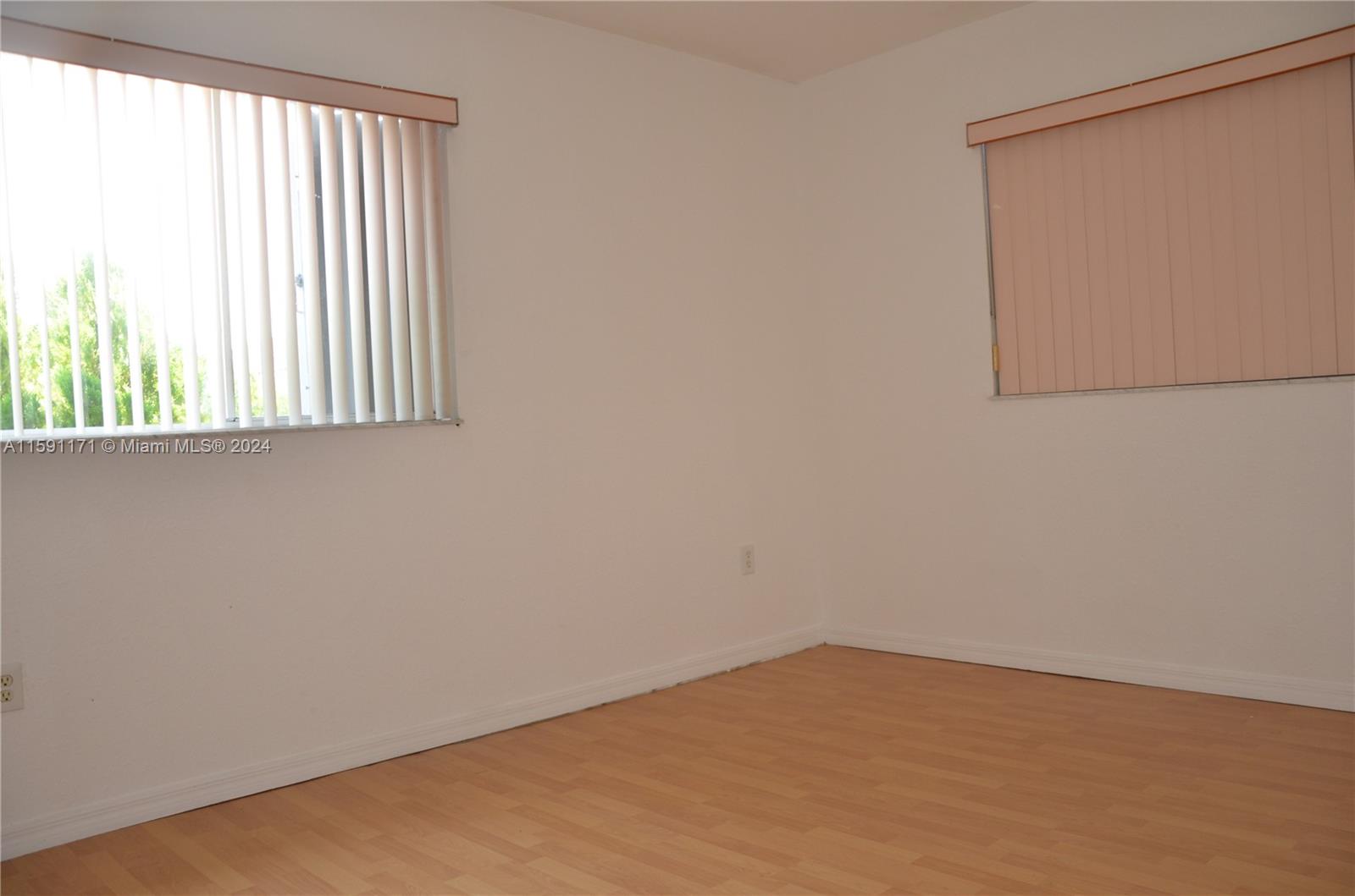246 E 4th St # 1