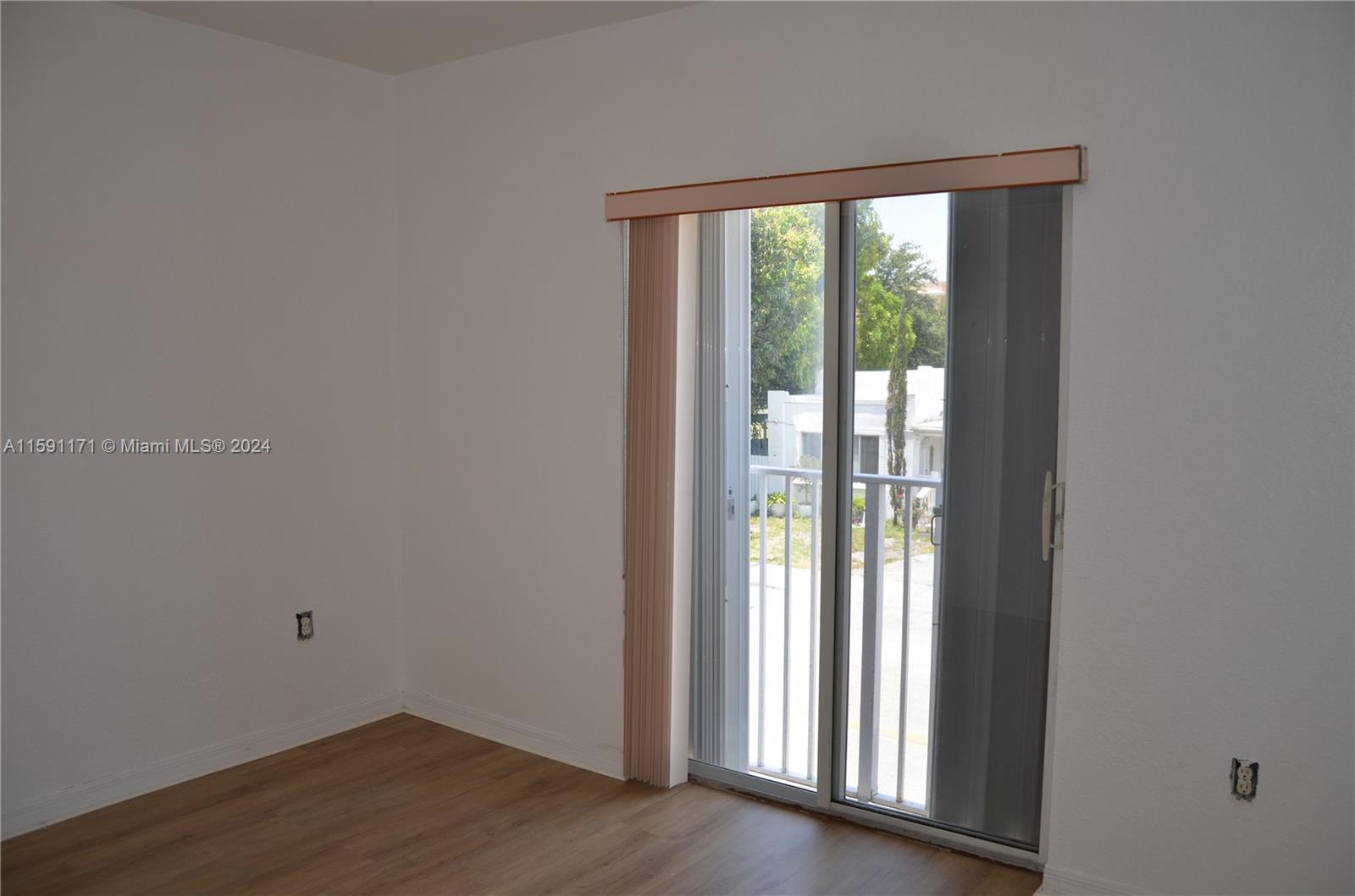 246 E 4th St # 1