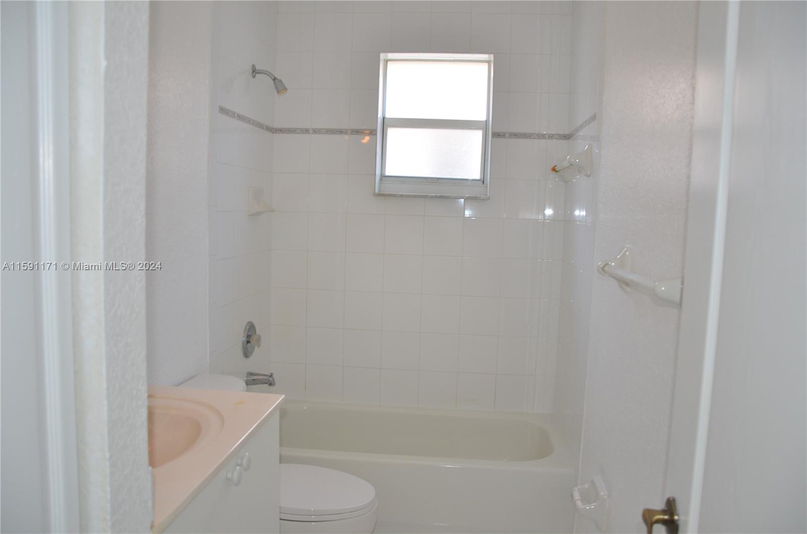 246 E 4th St # 1
