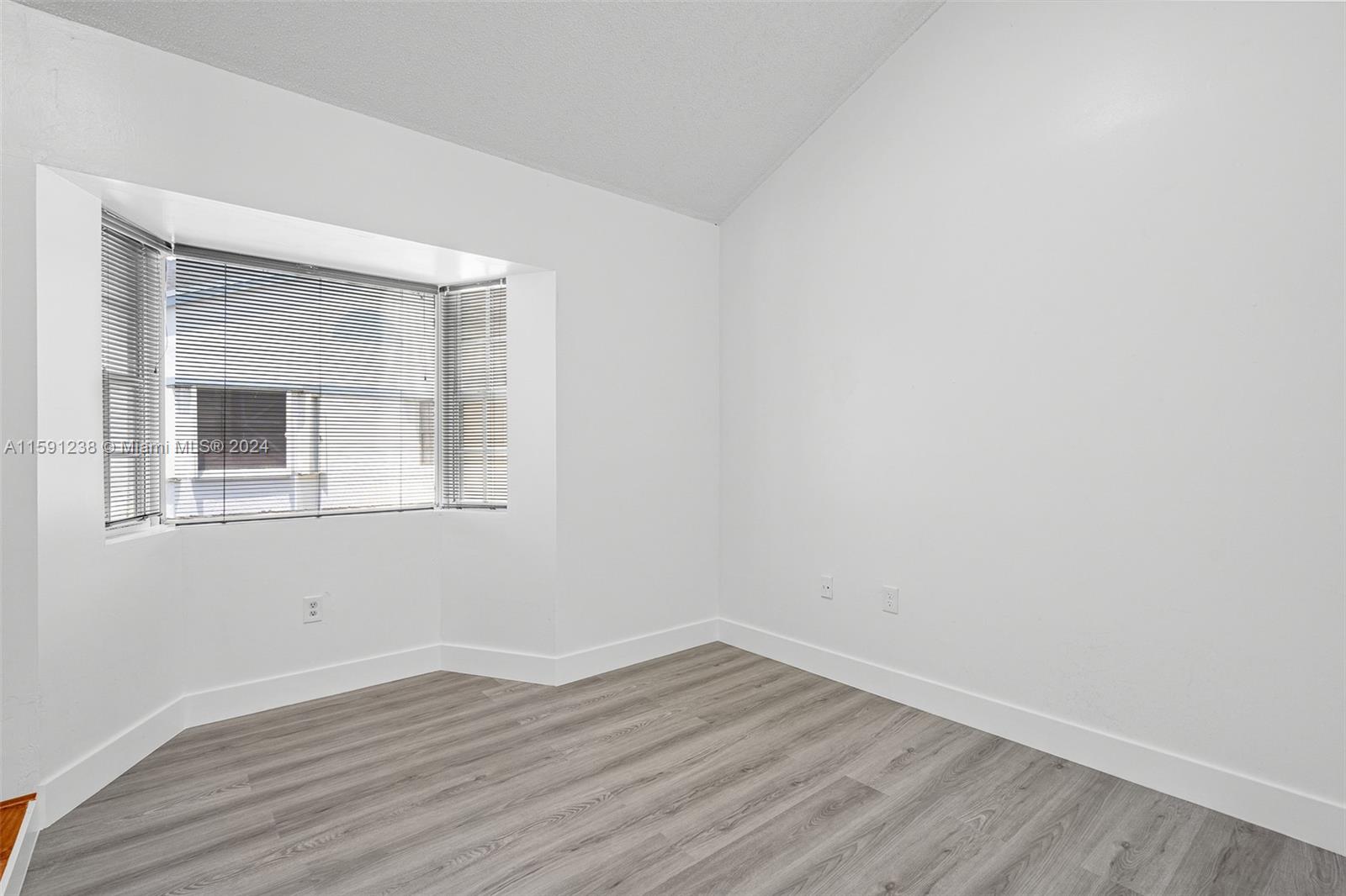 12035 SW 18th St # 48 Unit: 9-48