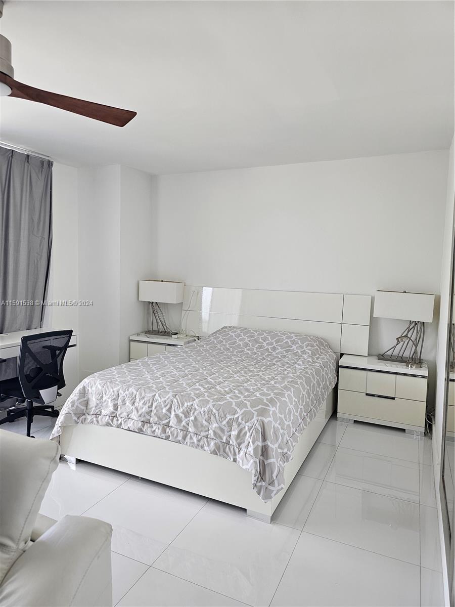 50 Biscayne Blvd # 3803