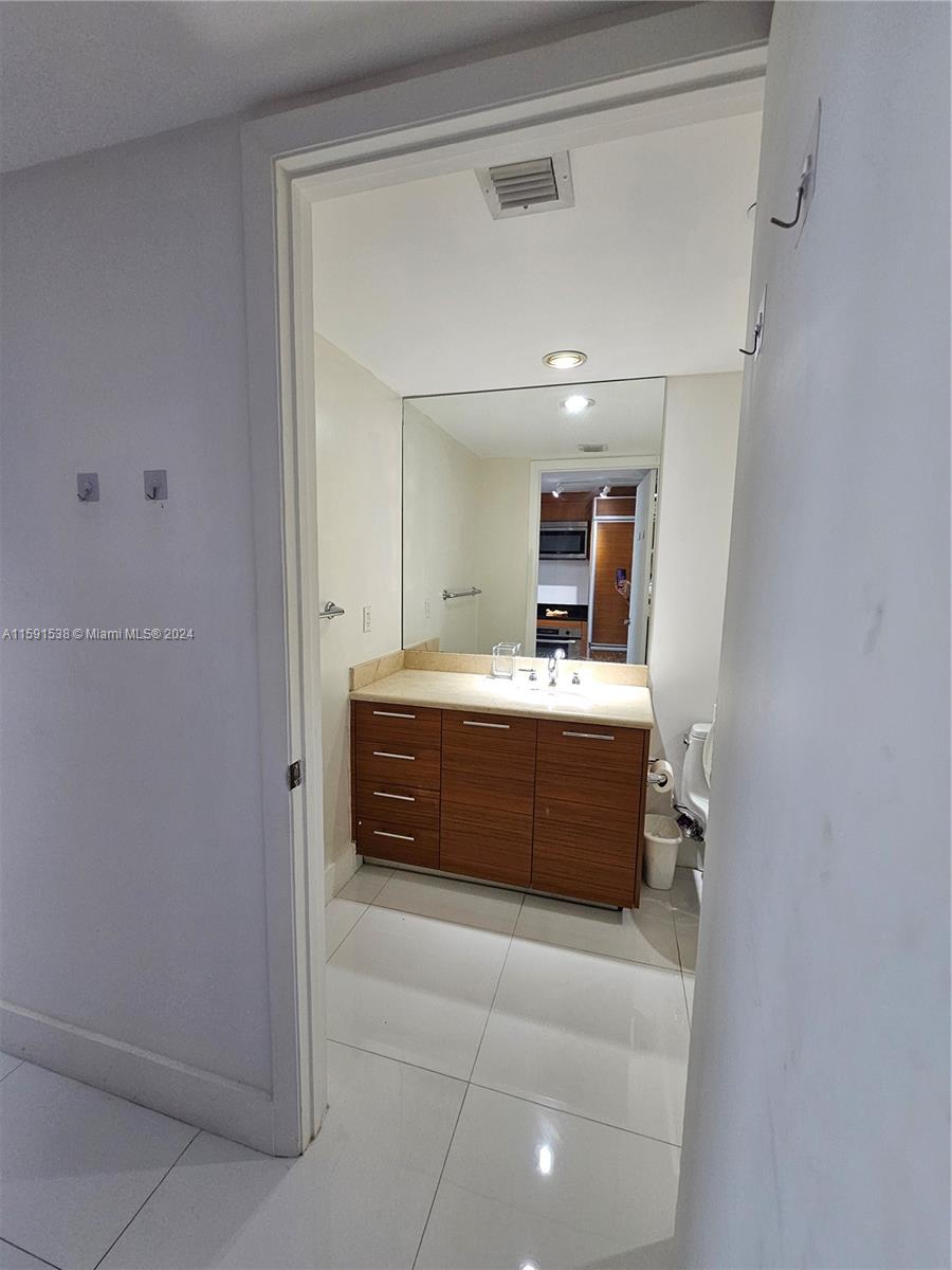 50 Biscayne Blvd # 3803