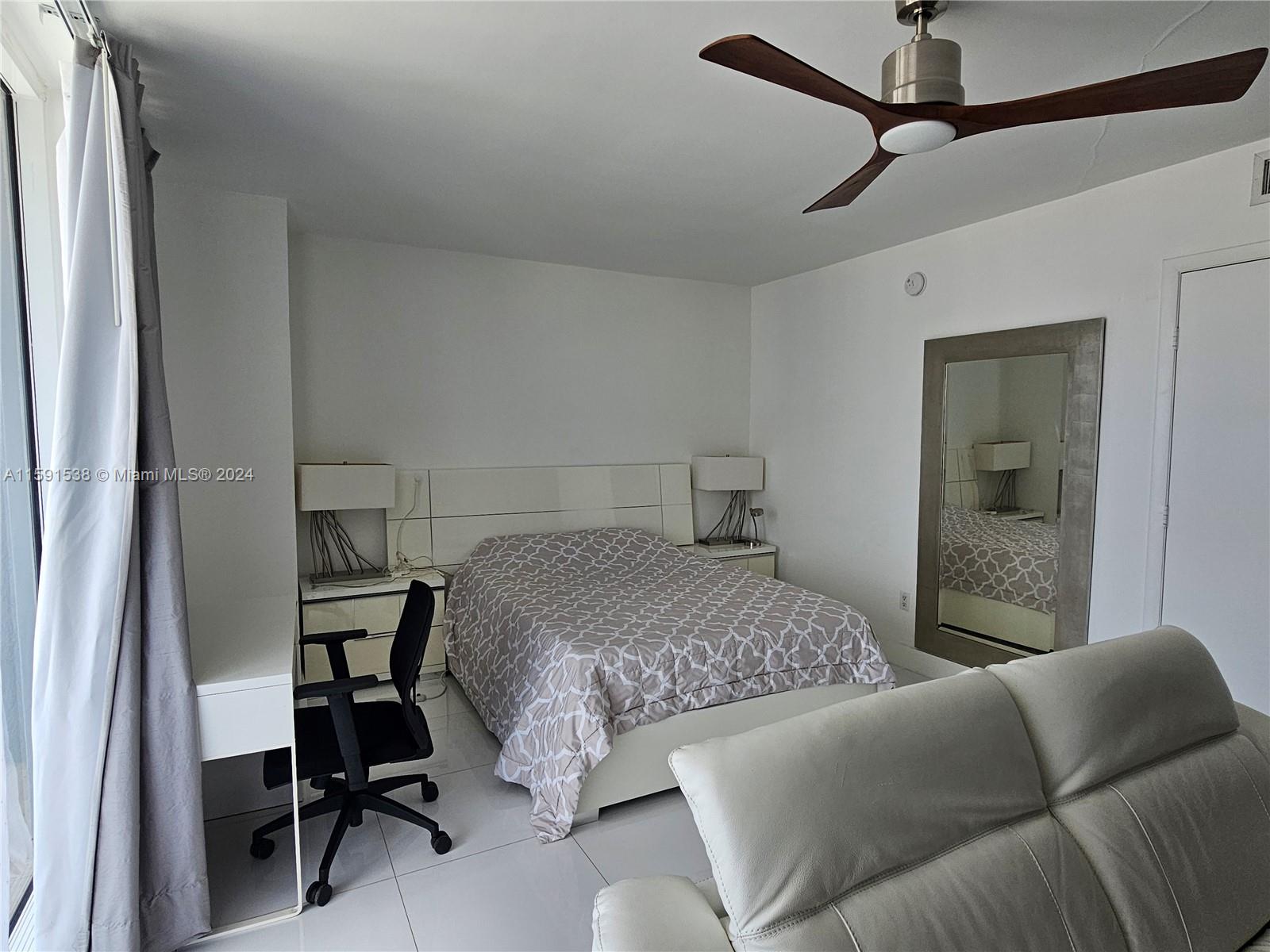 50 Biscayne Blvd # 3803