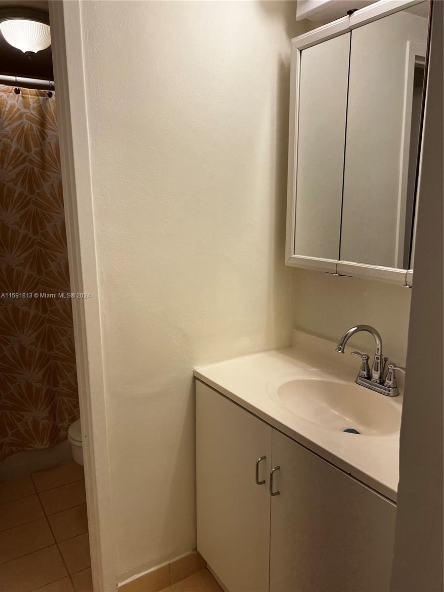 2899 Collins Ave # 602