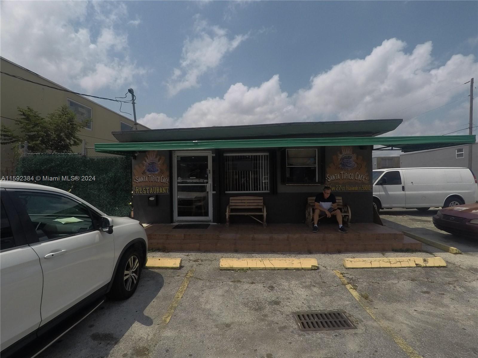 701 W 27th St