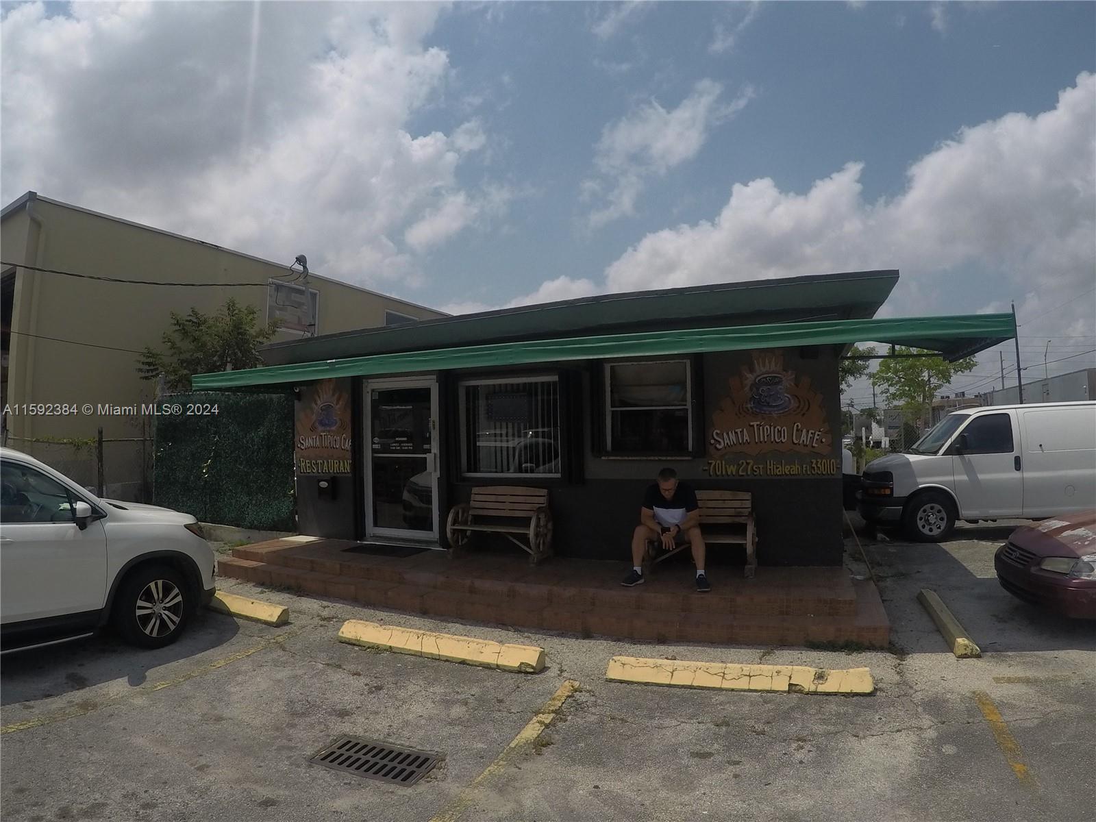 701 W 27th St
