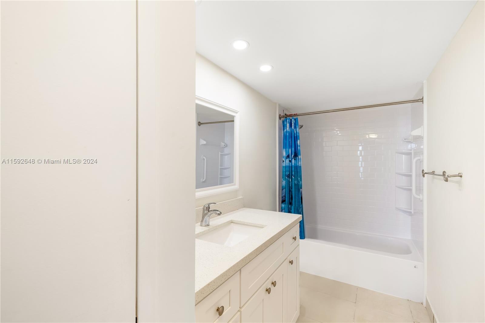 5401 Collins Ave # 1114