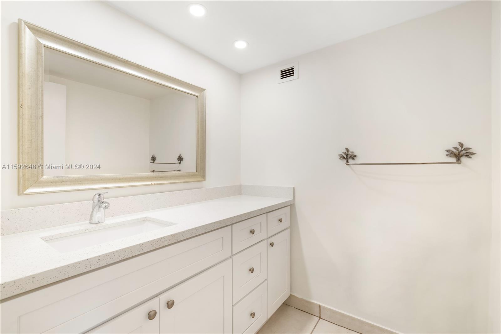 5401 Collins Ave # 1114