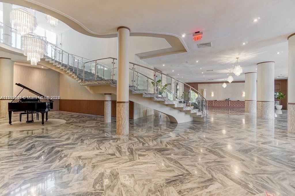 5401 Collins Ave # 1114