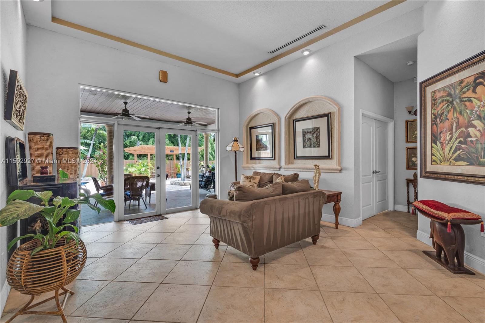115 S Royal Poinciana Blvd