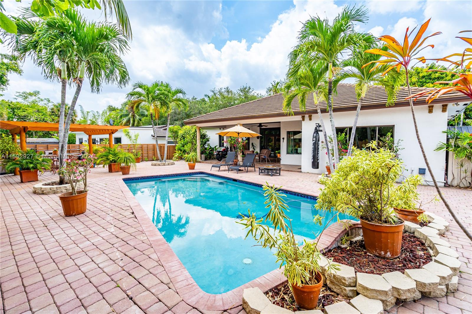 115 S Royal Poinciana Blvd