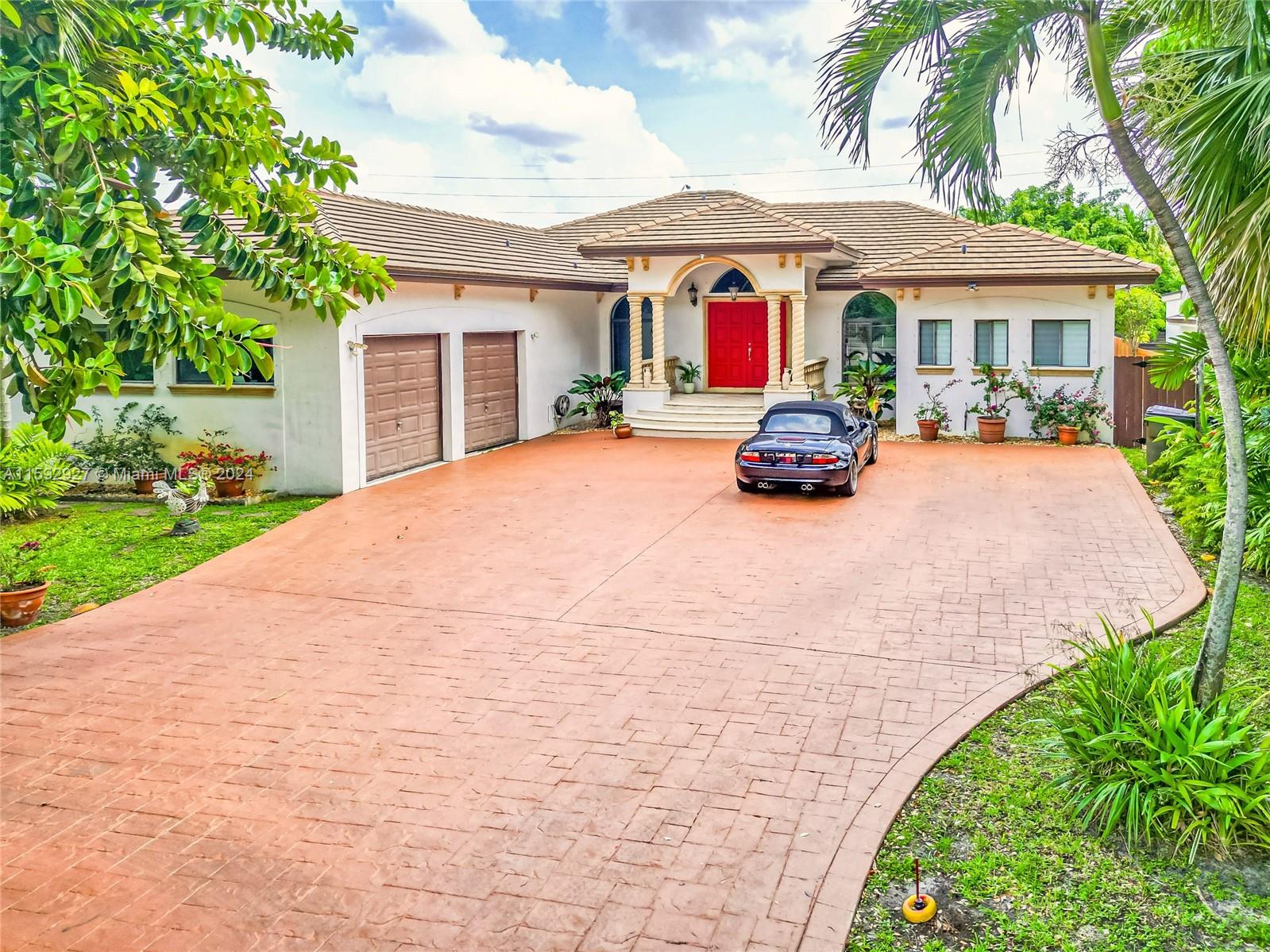 115 S Royal Poinciana Blvd