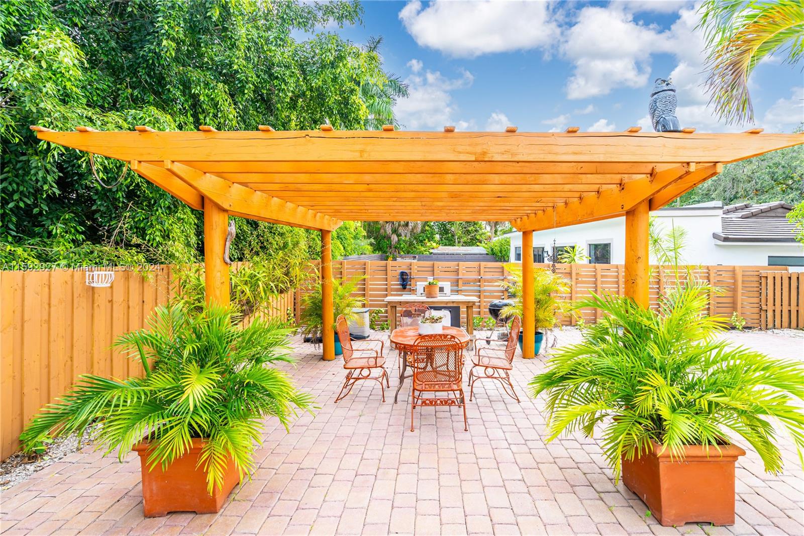 115 S Royal Poinciana Blvd