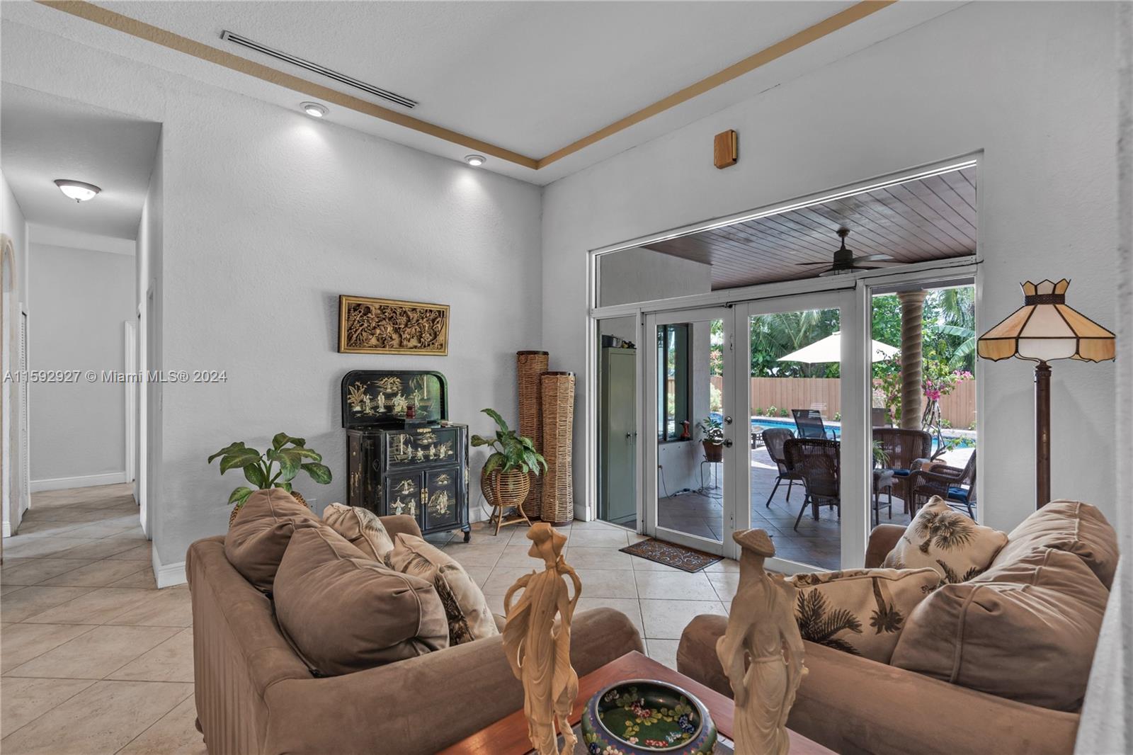 115 S Royal Poinciana Blvd