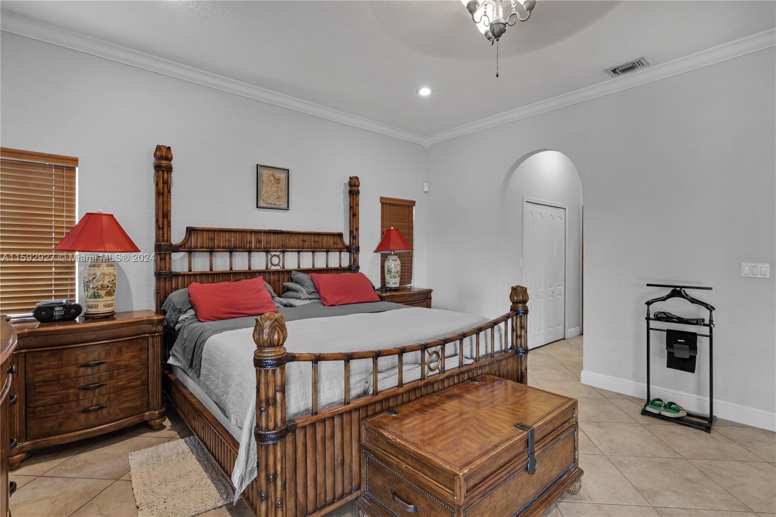 115 S Royal Poinciana Blvd