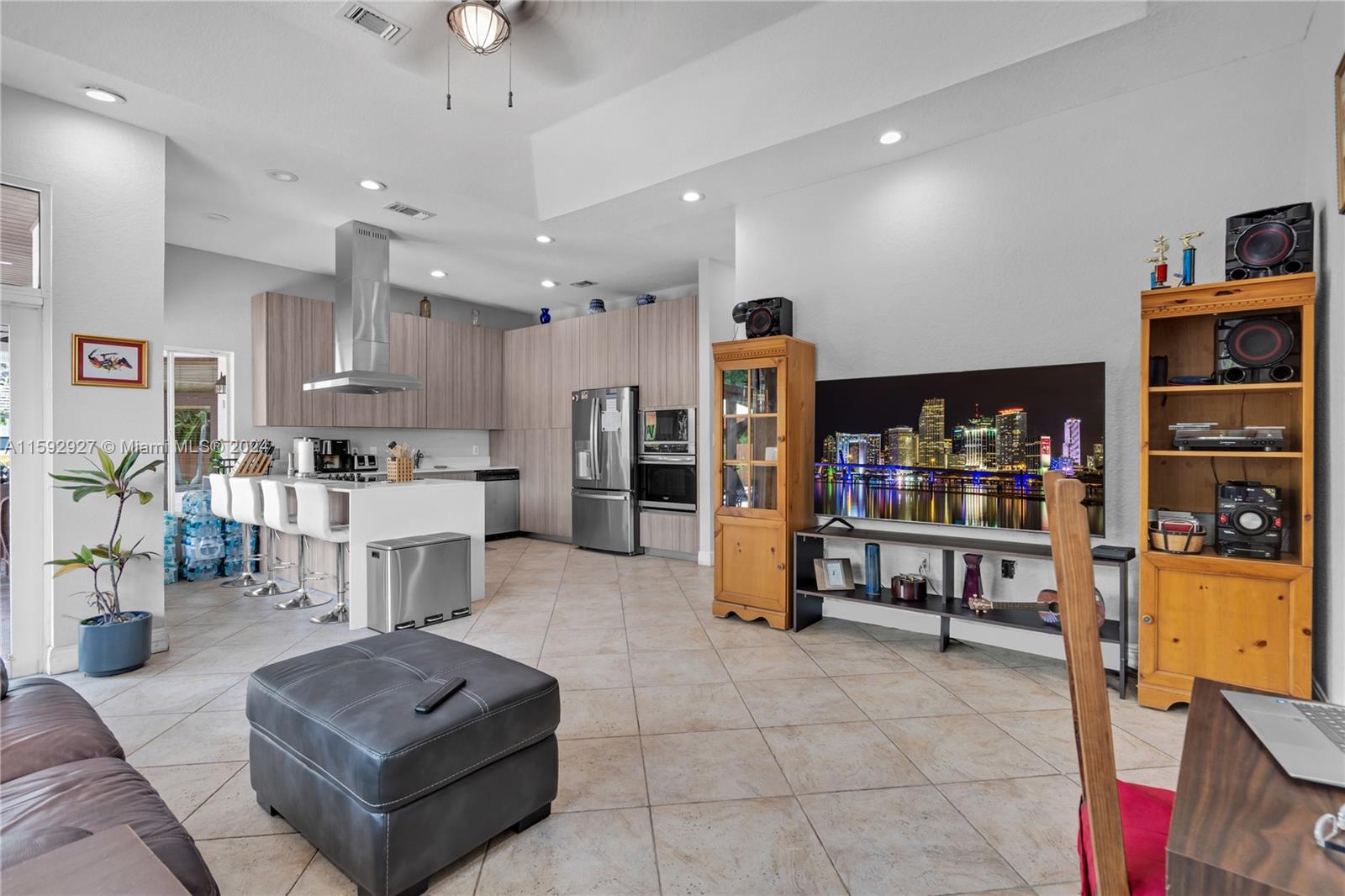 115 S Royal Poinciana Blvd