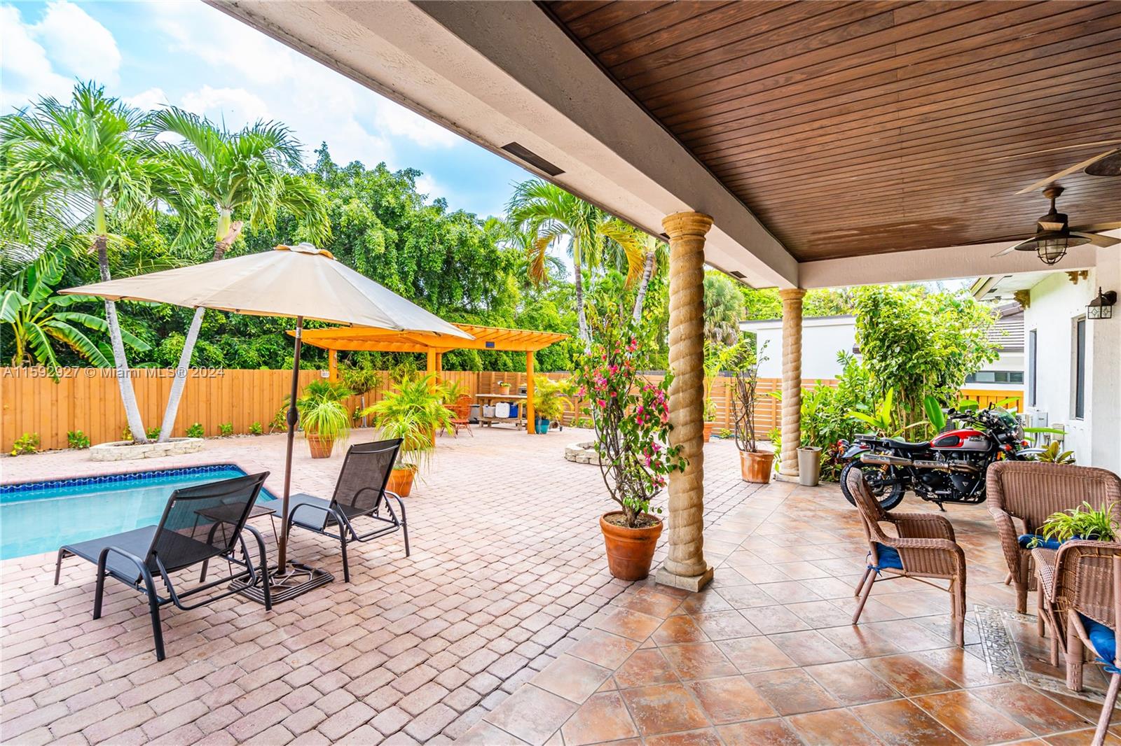 115 S Royal Poinciana Blvd
