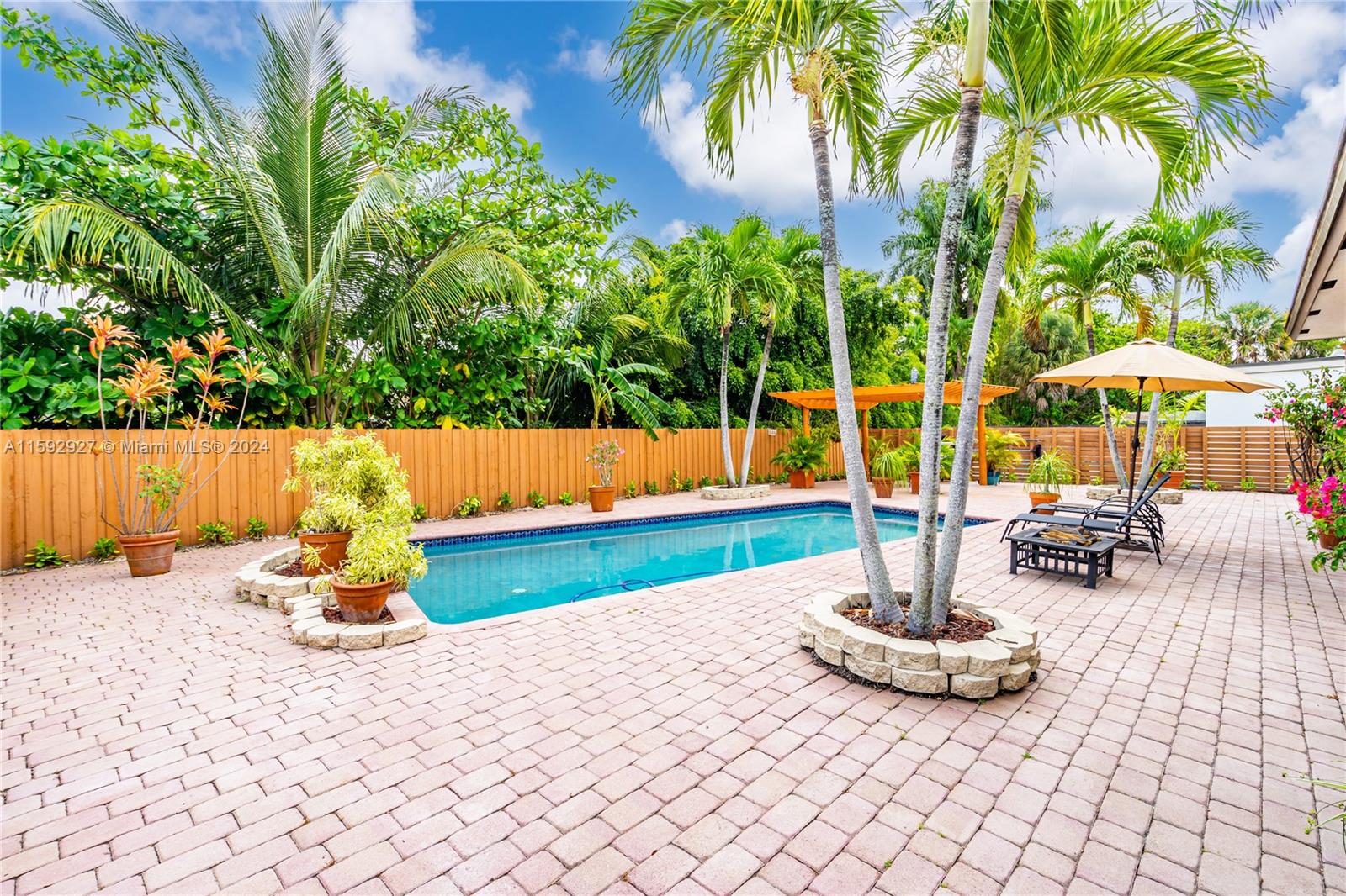 115 S Royal Poinciana Blvd