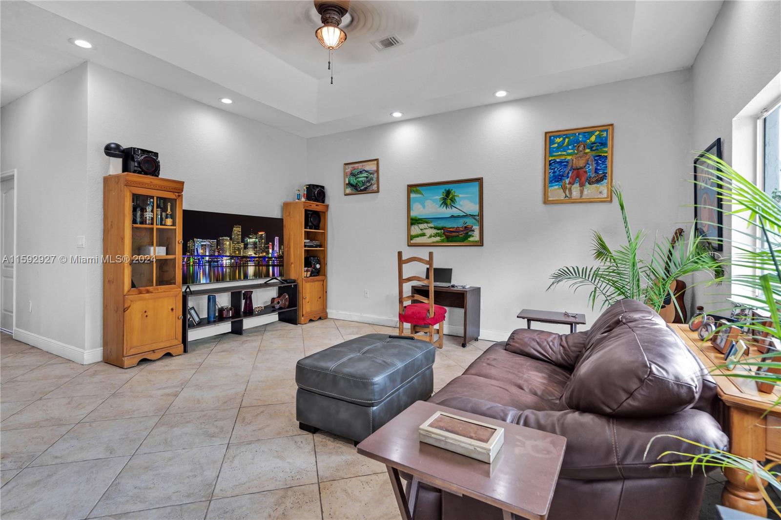 115 S Royal Poinciana Blvd