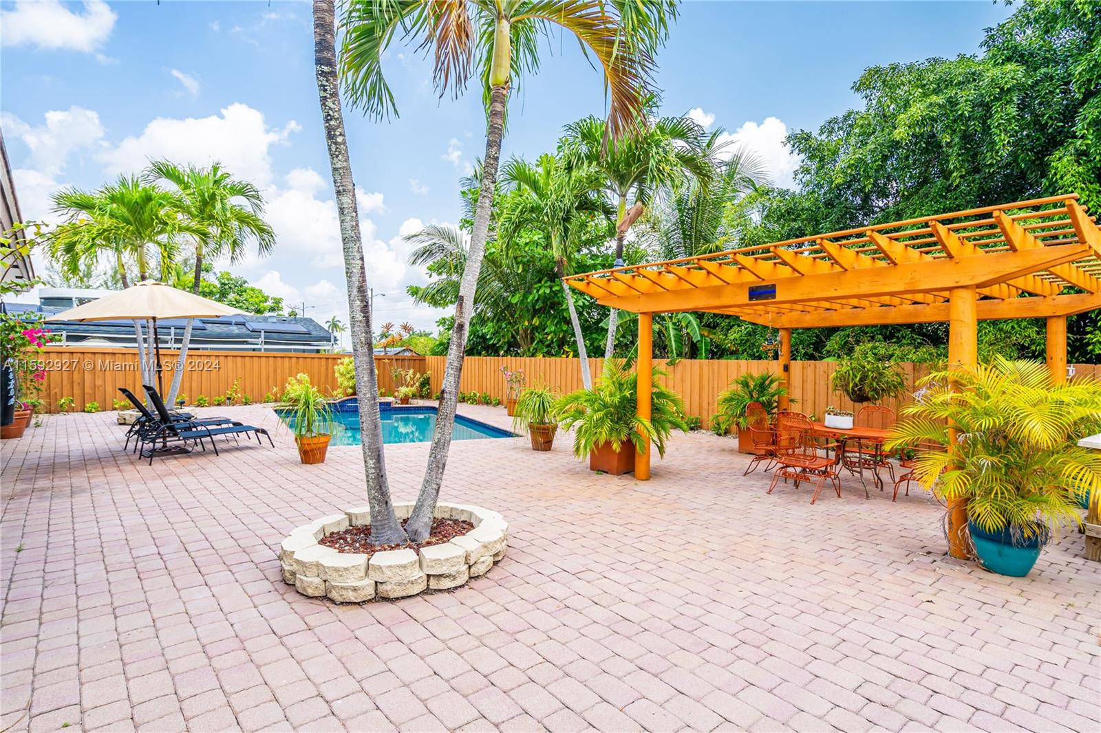 115 S Royal Poinciana Blvd