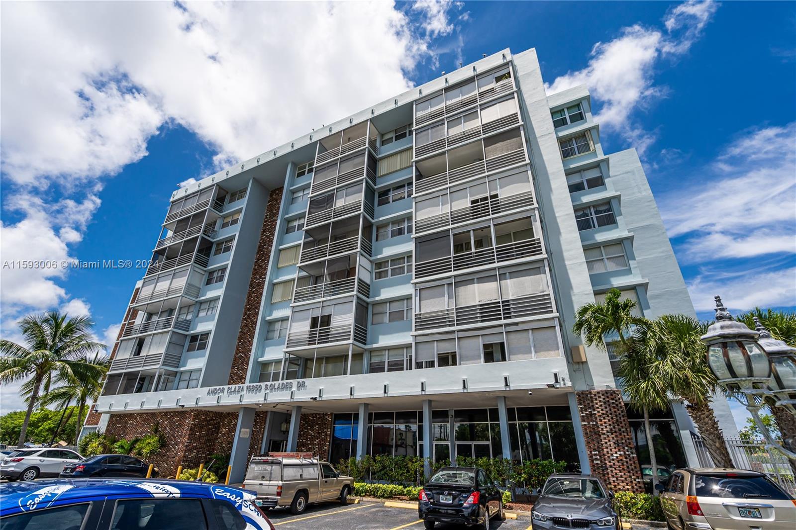 16850 S Glades Dr # 4D