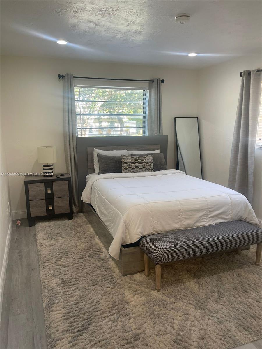 1736 N 16th Ct # 2 Unit: 1-2