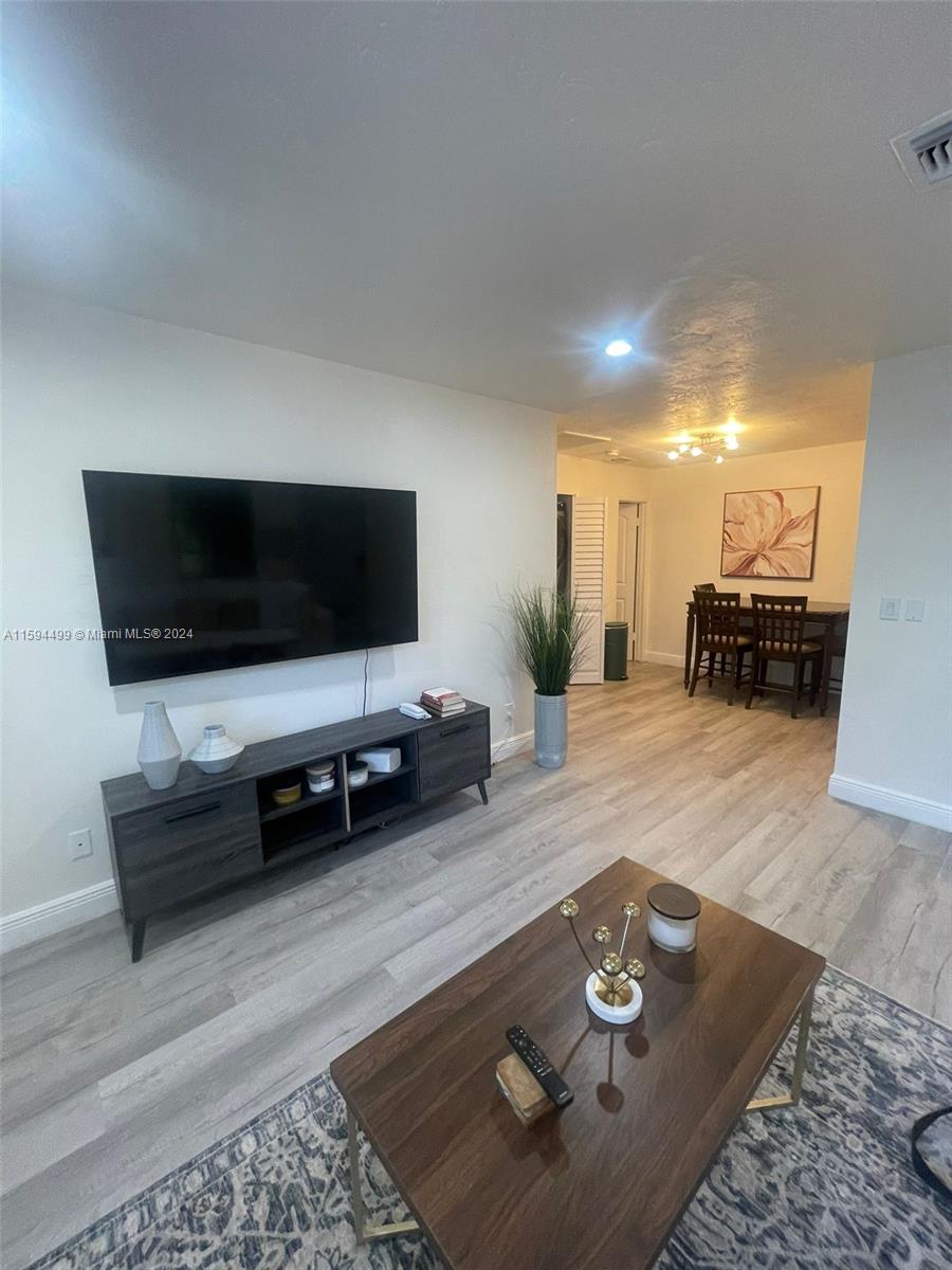 1736 N 16th Ct # 2 Unit: 1-2