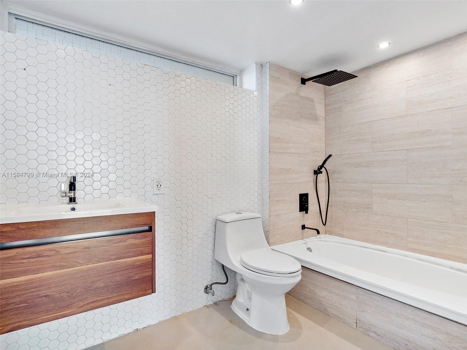 650 NE 64th St Unit: GPH5