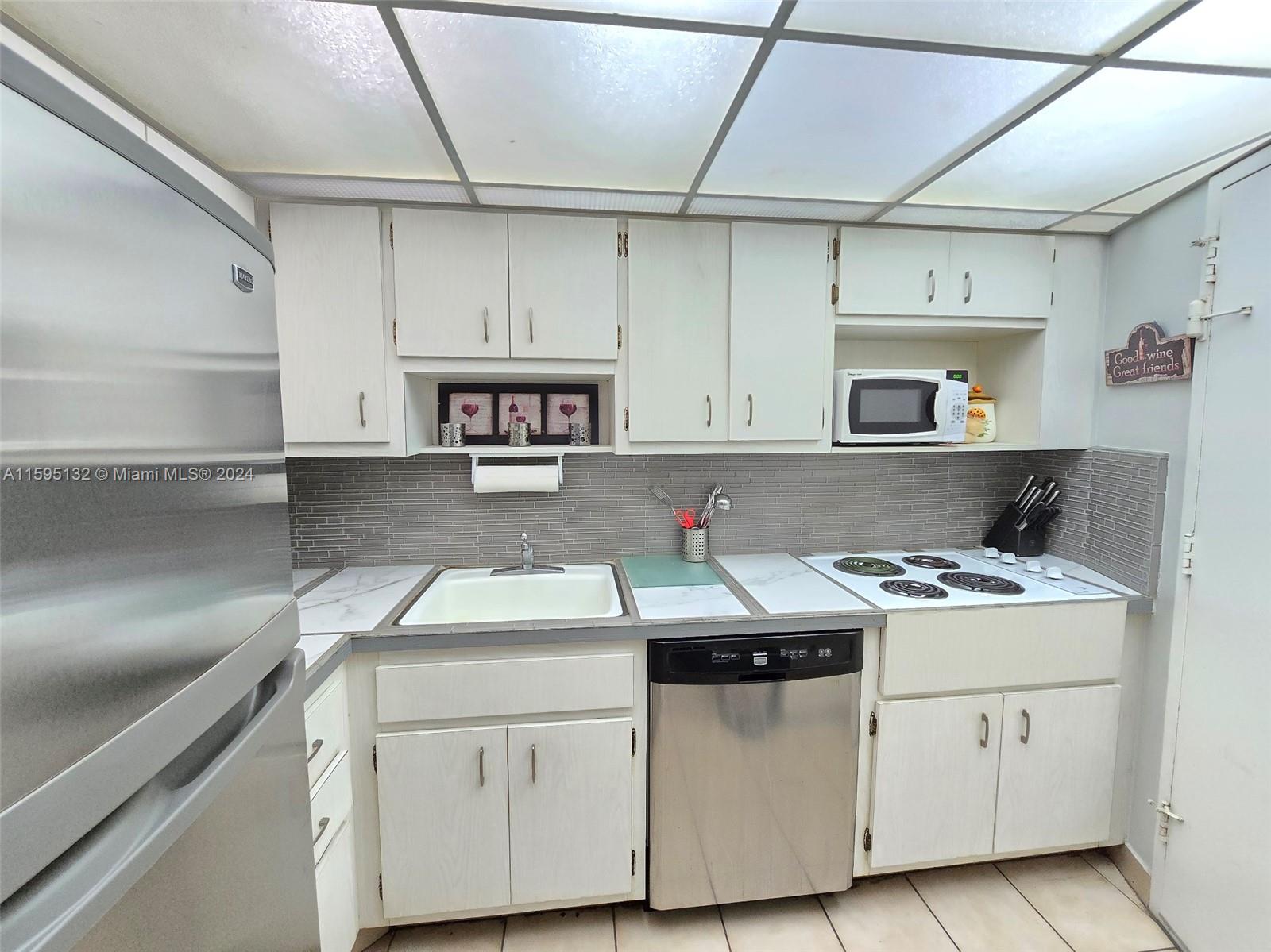 2899 Collins Ave # 1021