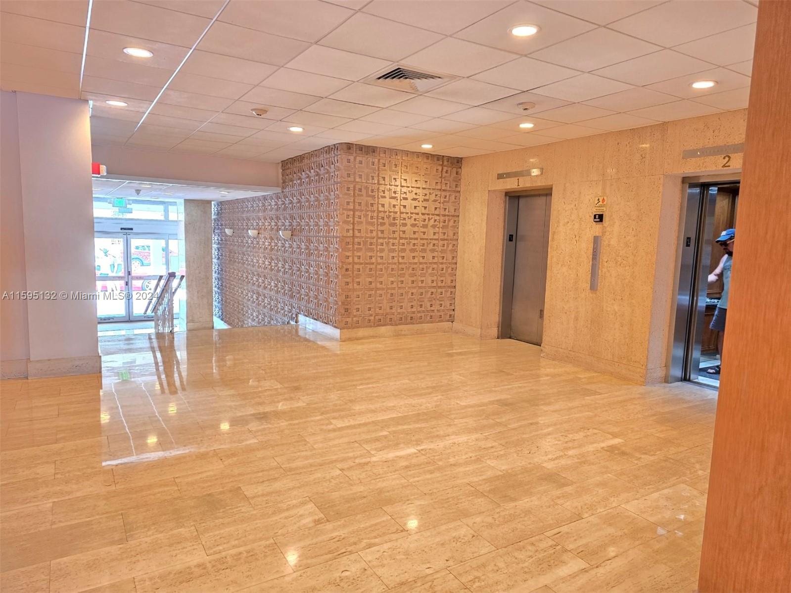 2899 Collins Ave # 1021