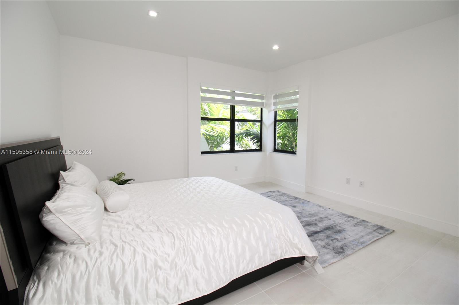 8208 NW 44th Ter