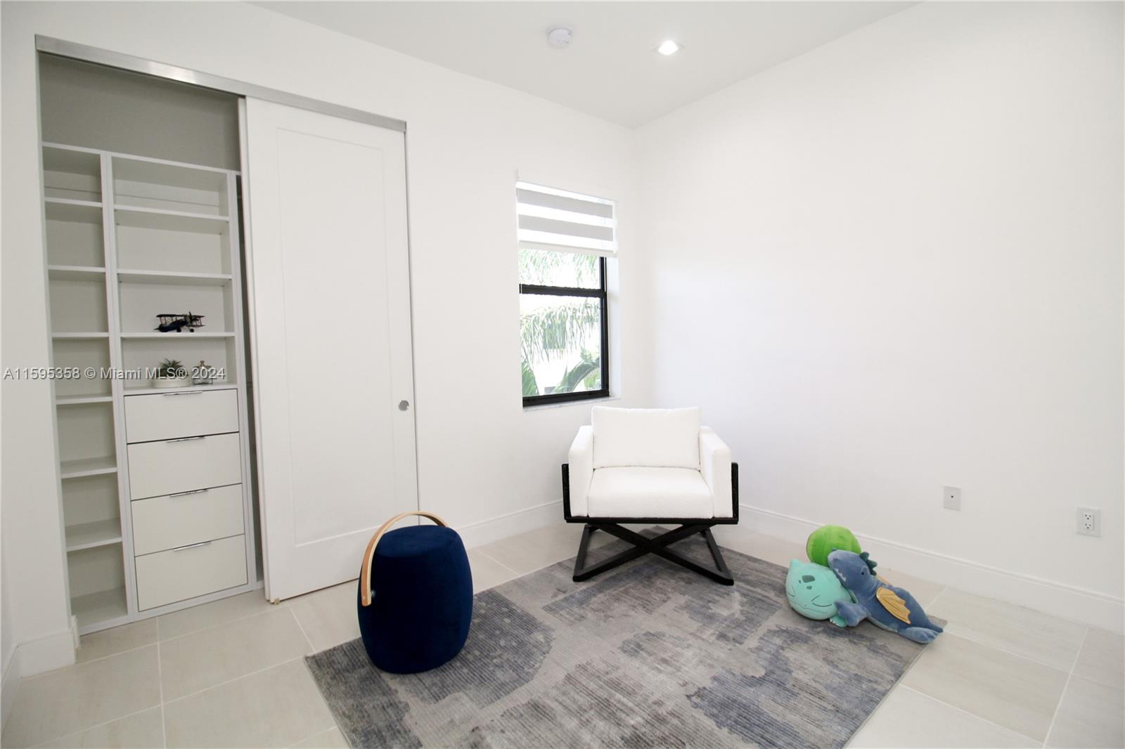 8208 NW 44th Ter
