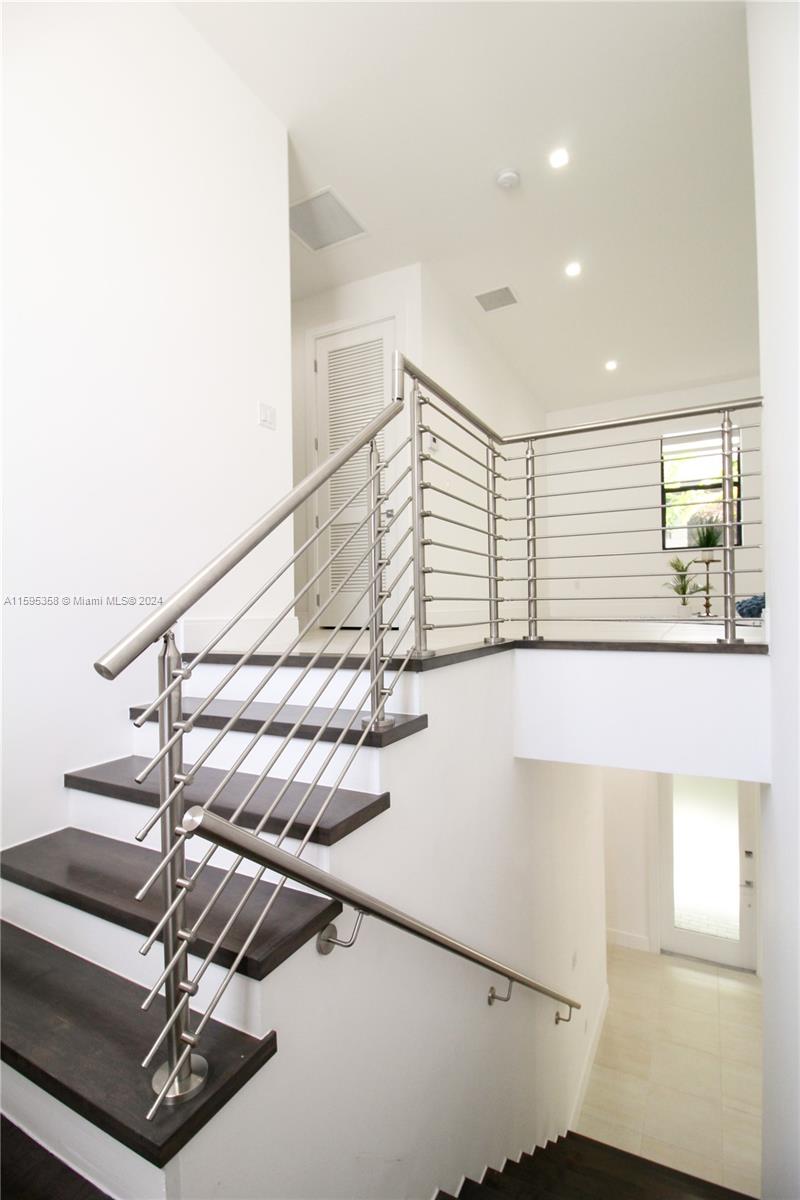 8208 NW 44th Ter