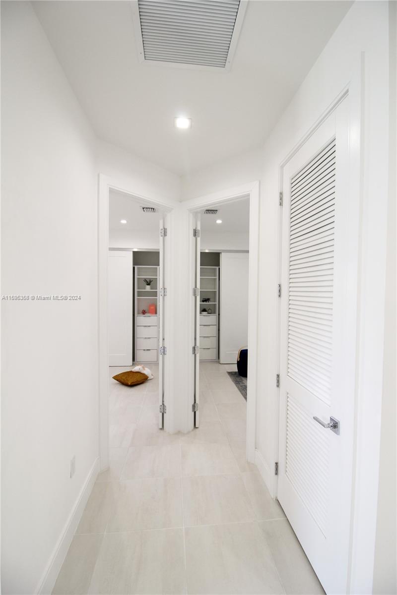 8208 NW 44th Ter