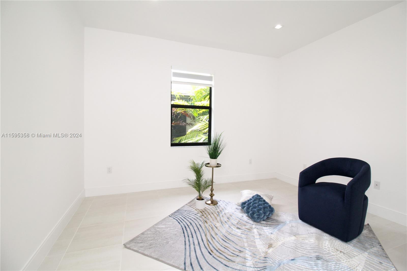 8208 NW 44th Ter