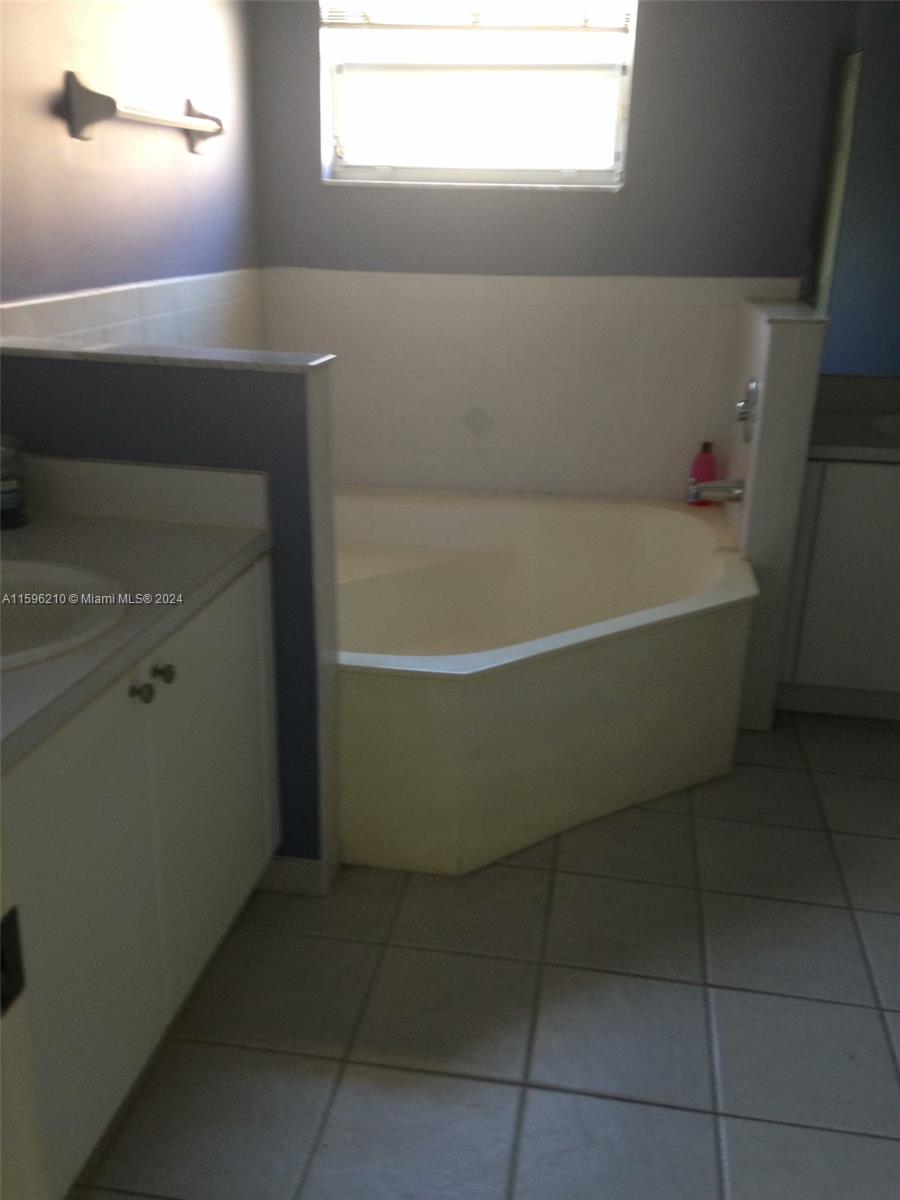 690 SE 29 DR