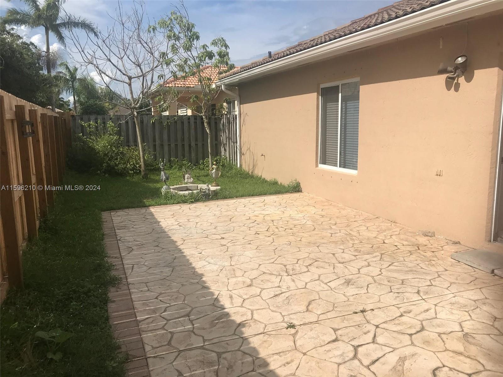 690 SE 29 DR