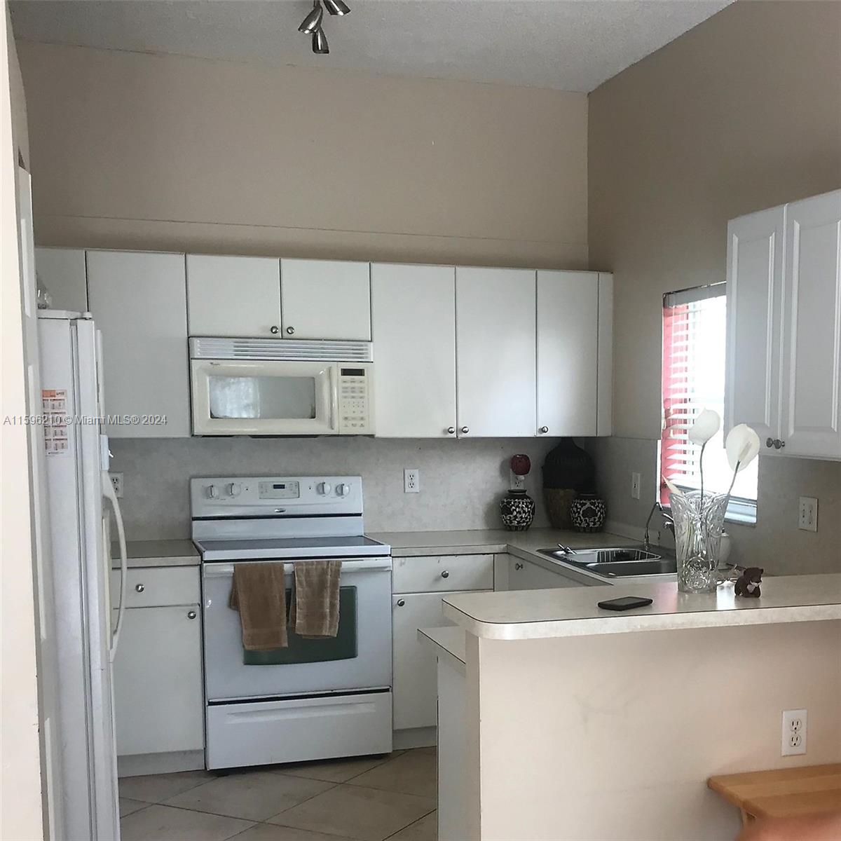 690 SE 29 DR