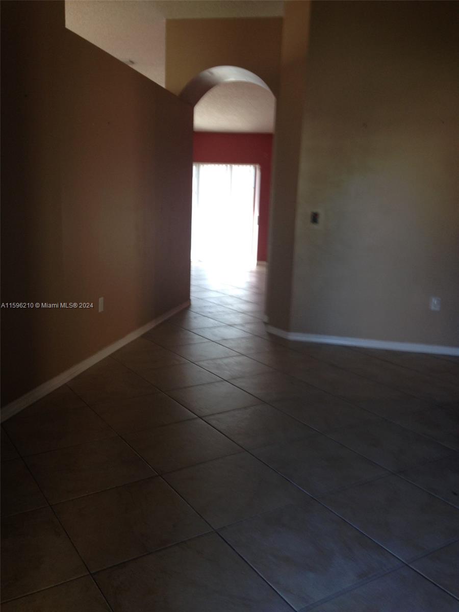 690 SE 29 DR