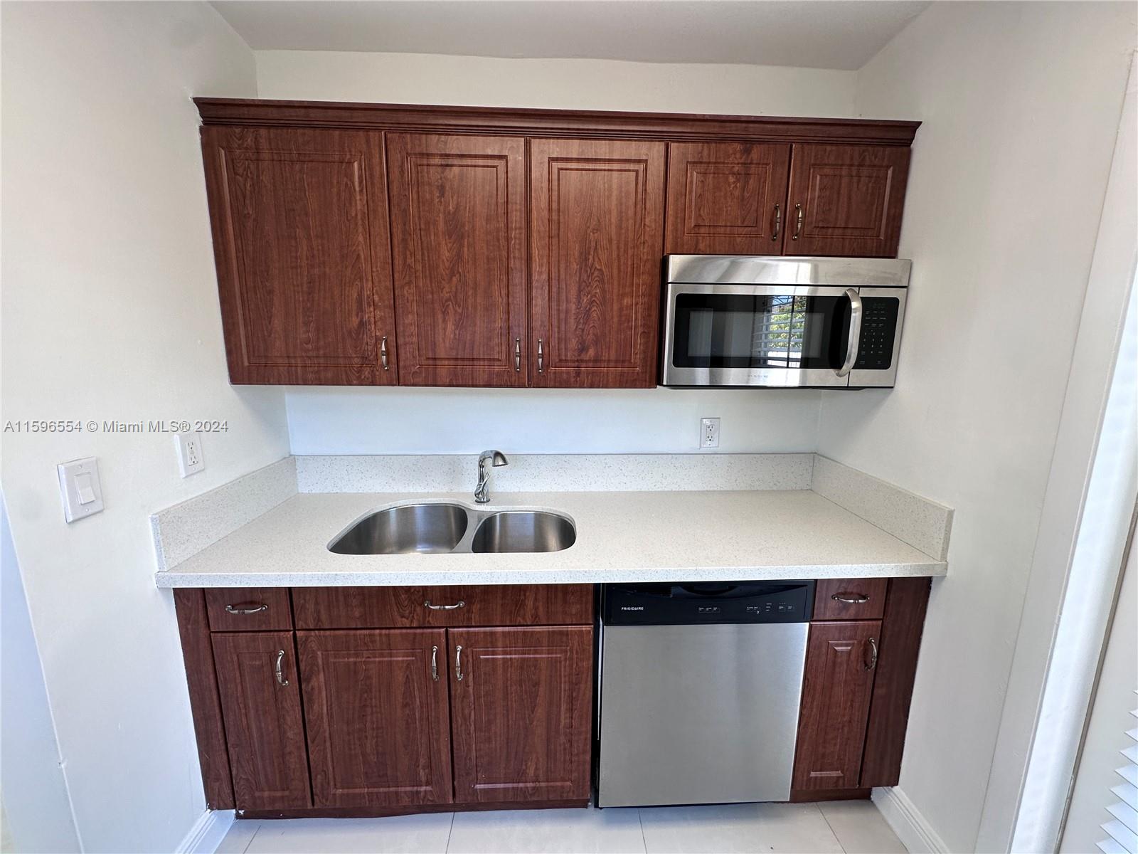 1716 Lauderdale Manor Dr