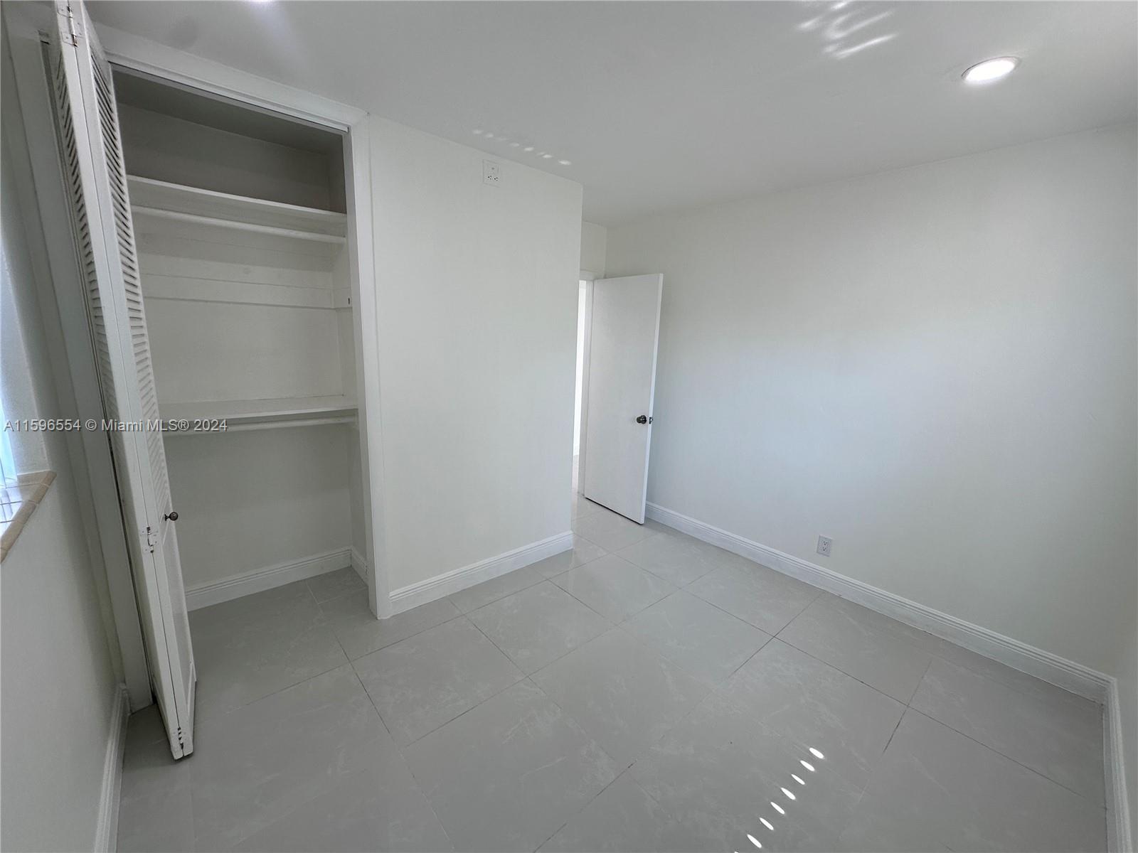 1716 Lauderdale Manor Dr