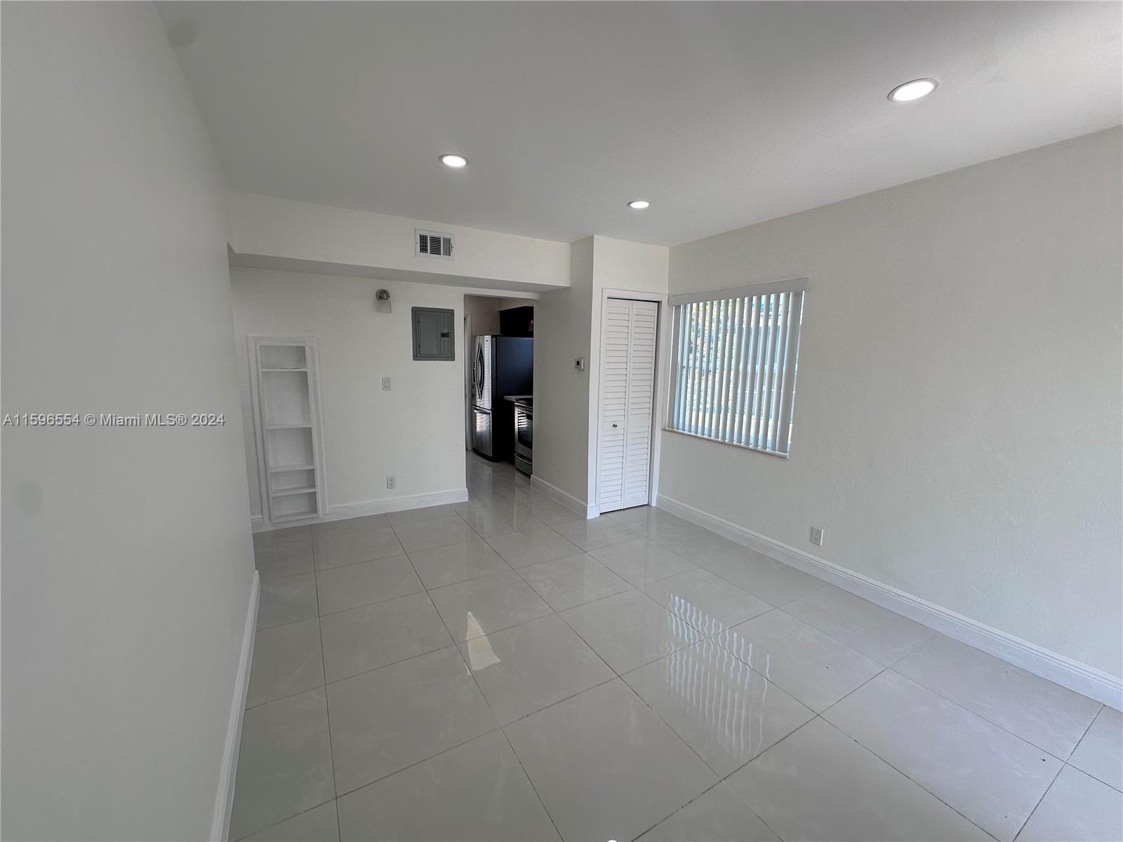 1716 Lauderdale Manor Dr