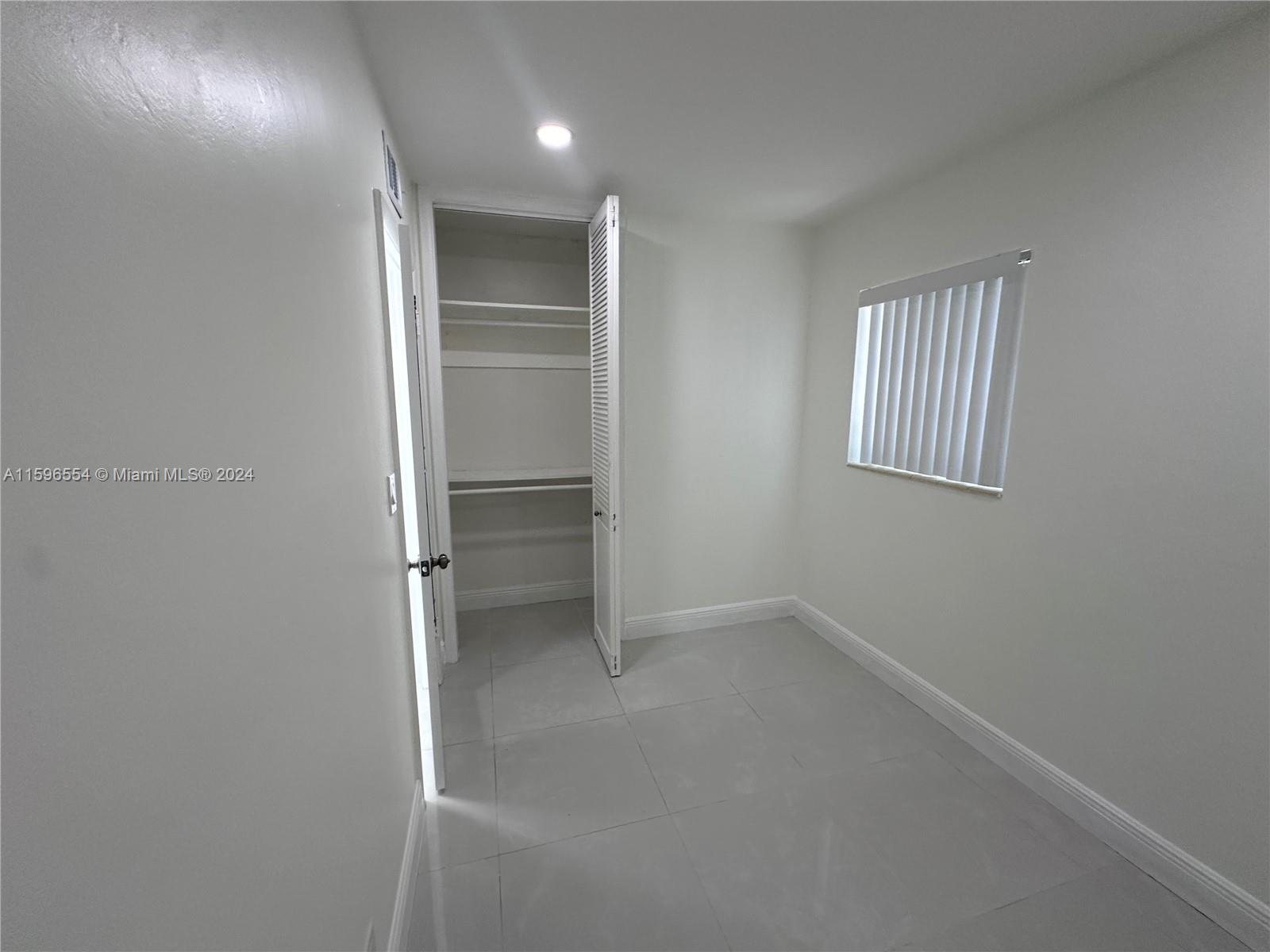 1716 Lauderdale Manor Dr